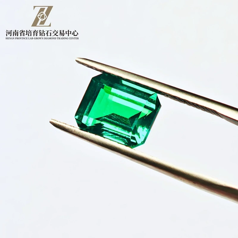 5.035 karatov Lab-Ustvarjen Emerald (Emerald Cut)